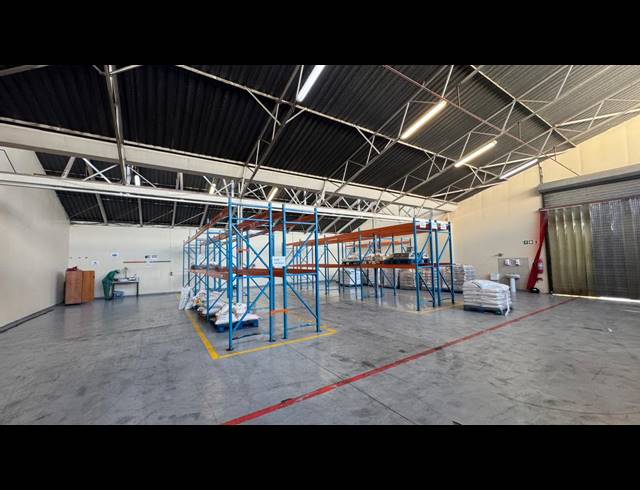 2,600M² WAREHOUSE FOR SALE IN WYNBERG